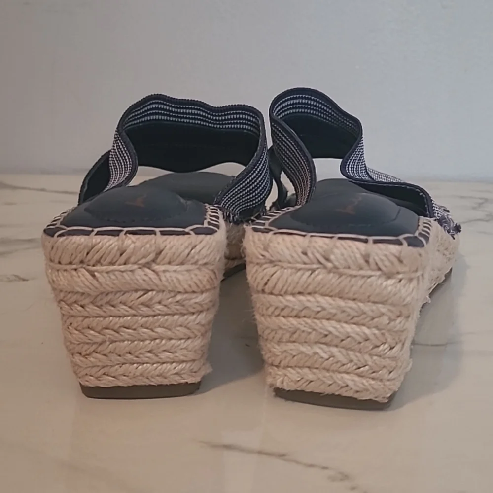Me Too Cayman Navy Striped Wedge Slip-on Sandals Stretch Bands Wmns 9 Coastal